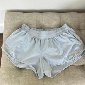 lululemon hotty hot short 2.5